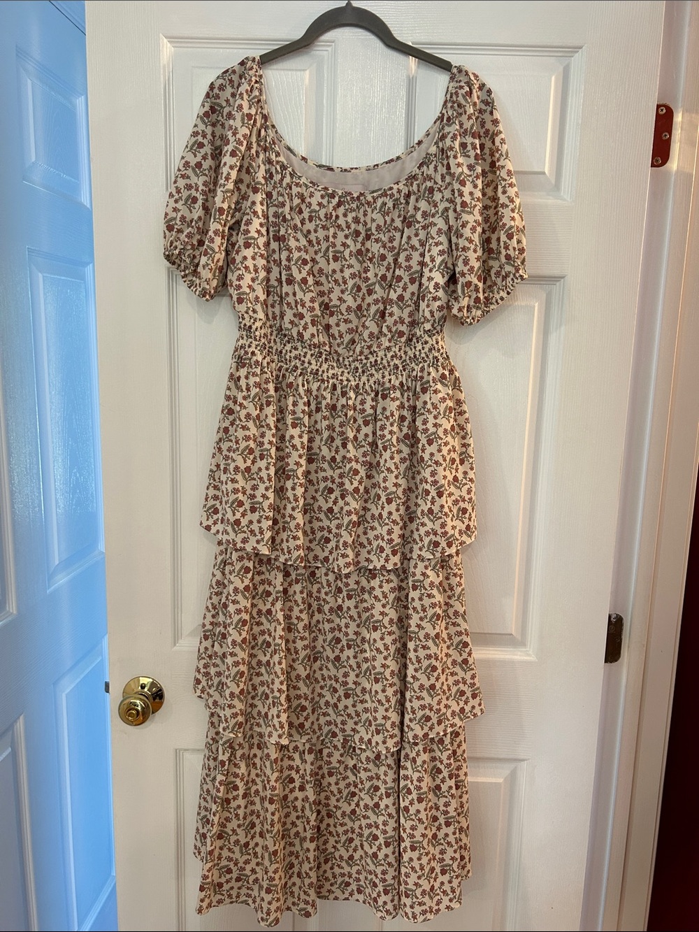 VGUC Gal Meets Glam “Luciana” Tiered Floral Dress (12P)